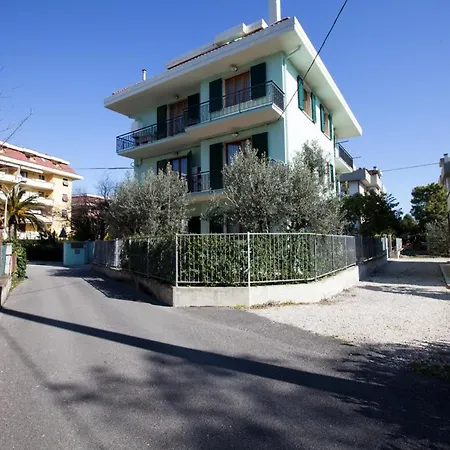 Il Faro فندق مبيت وإفطار